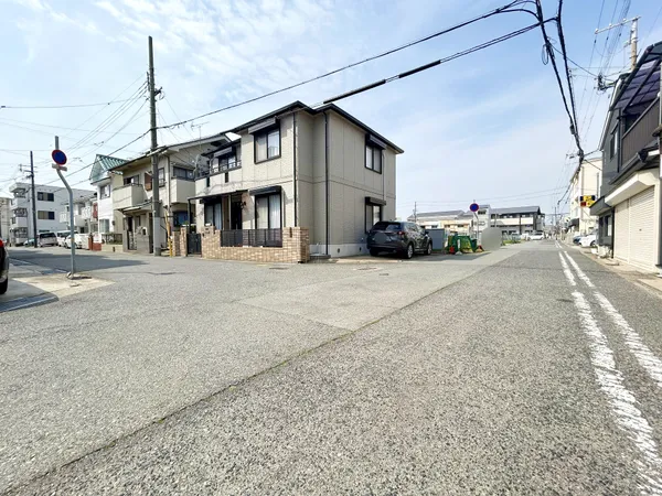 南・東の角地につき、陽当たり、通風良好の物件です。