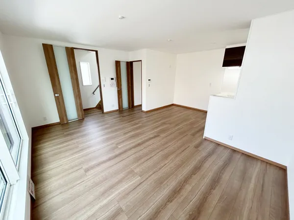 心地よく暮らせる明るい開放感のあるリビングダイニング