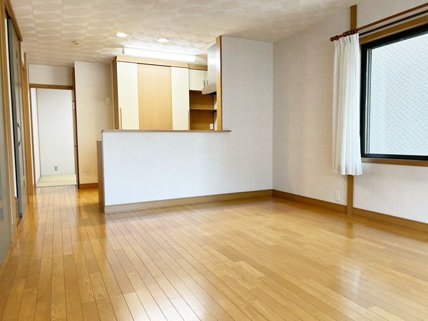 五位ノ池町3丁目 戸建 リビング