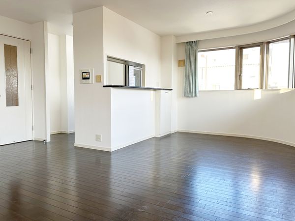 サンメゾン垂水海岸通ラルゴラマーレ リビング