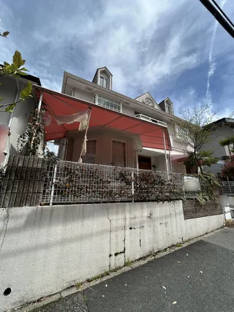 店舗付きの住宅でございます。