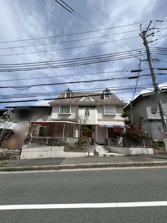 店舗付きの住宅でございます。