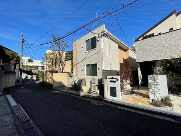 杉並区和泉3丁目 古家付土地 前面道路含む外観 杉並区和泉3丁目 古家付土地 前面道路含む外観