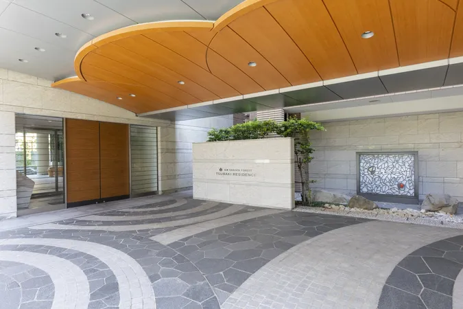 椿レジデンスのエントランス