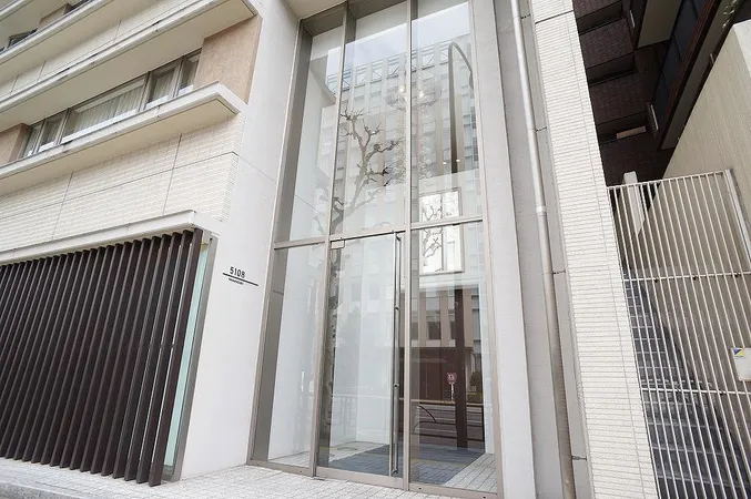 サブエントランス（外苑西通り側）