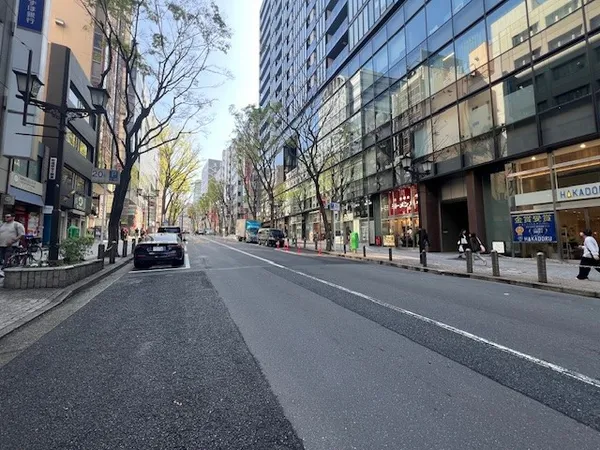 前面道路（宮益坂歩道）