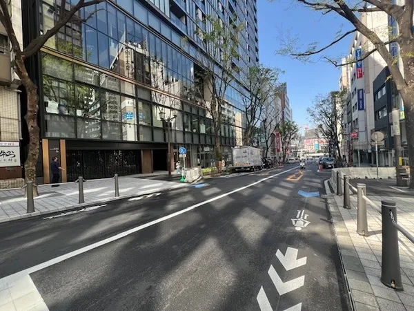 前面道路（宮益坂歩道）