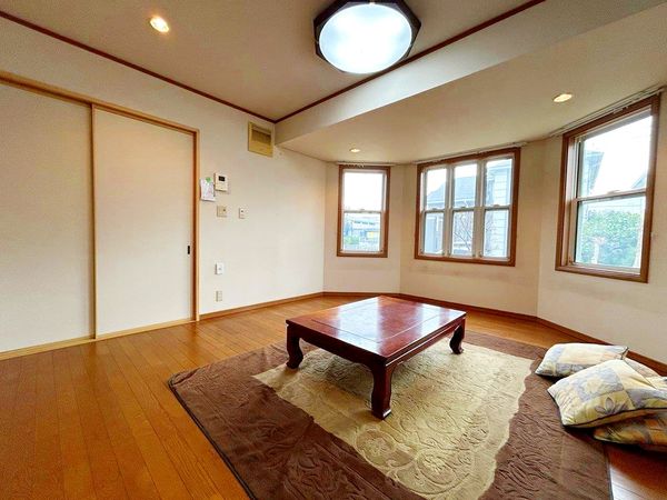 東坂田1丁目戸建 リビング