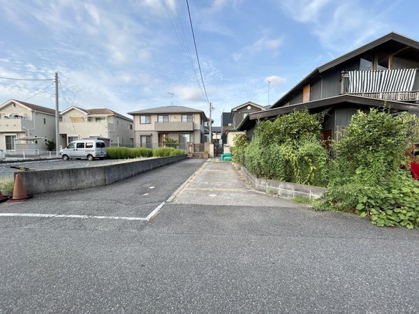 和良比 戸建 前面道路含む外観