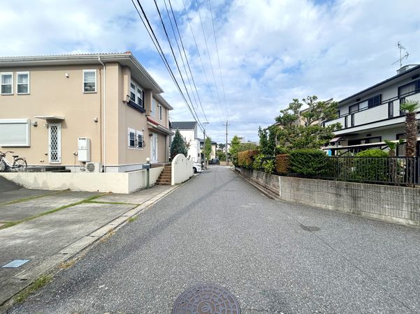 若宮4丁目戸建 前面道路含む外観