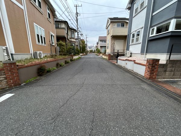 千城台南3丁目 戸建 前面道路含む外観 千城台南3丁目 戸建 前面道路含む外観