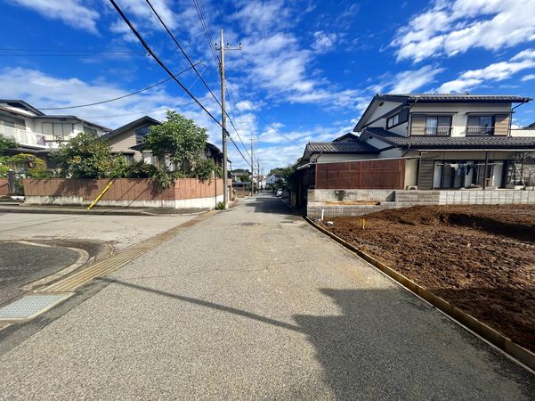 東国分寺台4丁目新築戸建 前面道路含む外観 東国分寺台4丁目新築戸建 前面道路含む外観