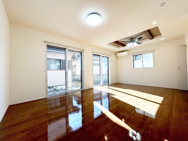 大宮台5丁目戸建 リビング