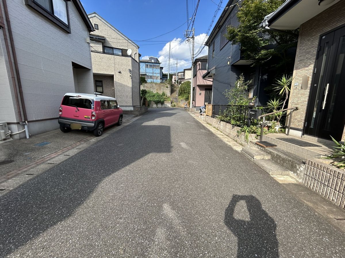 白旗3丁目 戸建 前面道路含む外観 前面道路含む外観