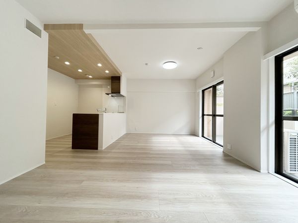 コスモハイム千葉寺 リビング コスモハイム千葉寺 リビング