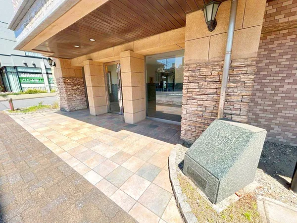 管理が行き届いた共用部は、安心感のある住環境を感じさせます。