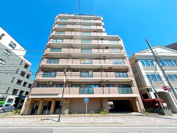 西千葉エリアに佇む「西千葉サニーコート」。「西千葉」駅徒歩圏内で、通勤・通学やお出かけにも便利な立地。