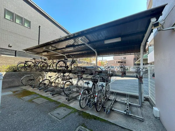 屋根付駐輪場。