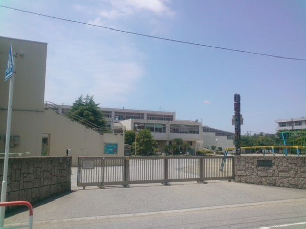 千葉ガーデンタウン C棟 千葉市立幸町第三小学校（約250ｍ）