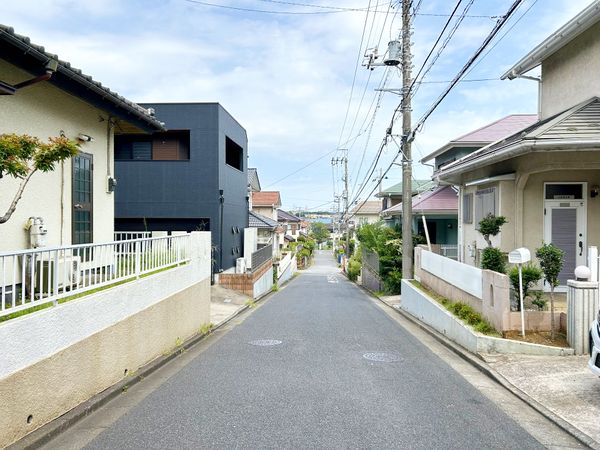 前面道路含む外観