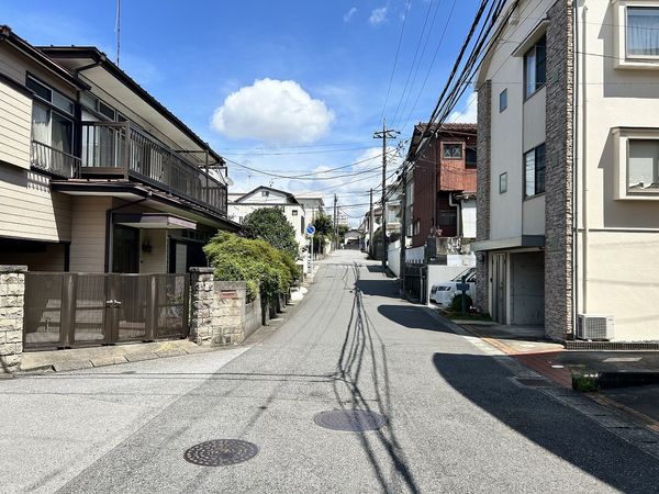 前面道路含む外観