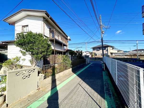 前面道路含む外観
