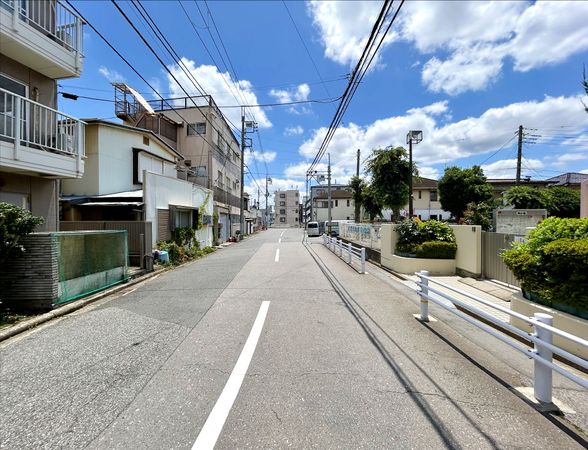 前面道路含む外観