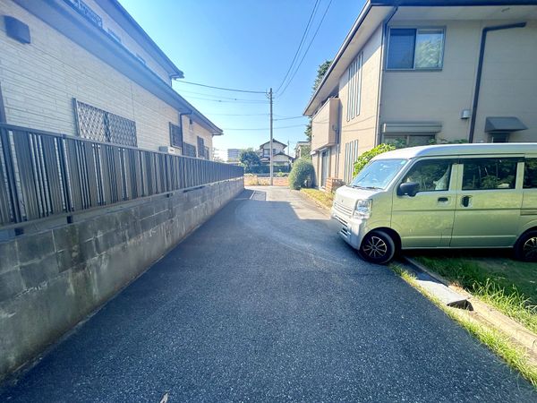 前面道路含む外観