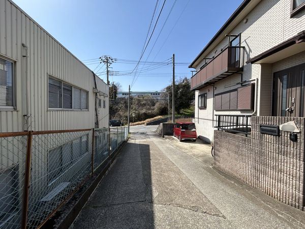 天戸町戸建 前面道路含む外観 天戸町戸建 前面道路含む外観