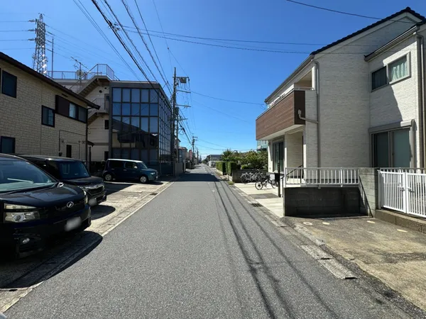 前面道路含む外観