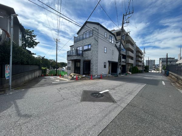 稲毛東2丁目新築戸建 前面道路含む外観 稲毛東2丁目新築戸建 前面道路含む外観