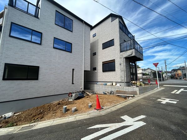 稲毛東2丁目新築戸建 前面道路含む外観 稲毛東2丁目新築戸建 前面道路含む外観