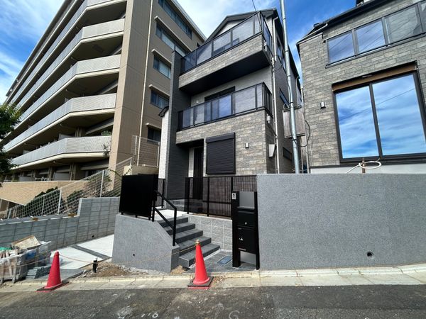稲毛東2丁目新築戸建 前面道路含む外観 稲毛東2丁目新築戸建 前面道路含む外観