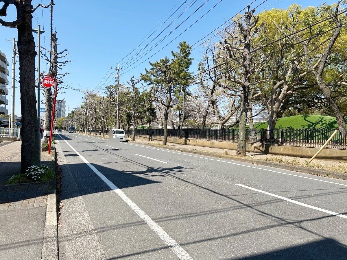前面道路含む外観