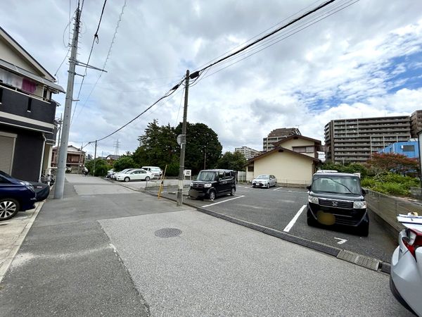 前面道路含む外観