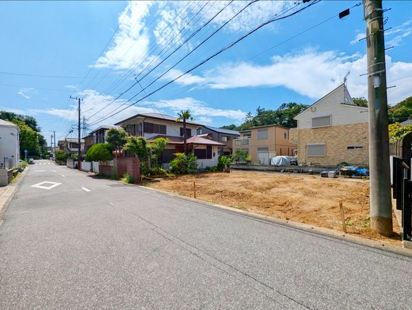 前面道路含む外観