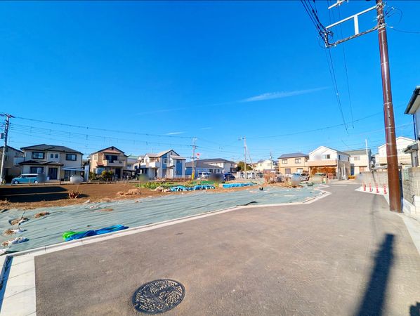 前面道路含む外観