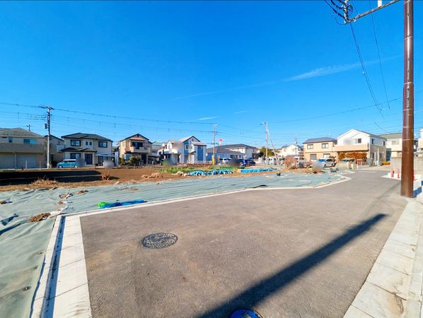 前面道路含む外観