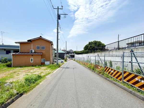 前面道路含む外観