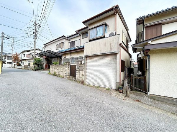 前面道路含む外観