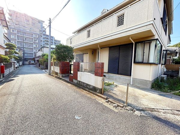 前面道路含む外観