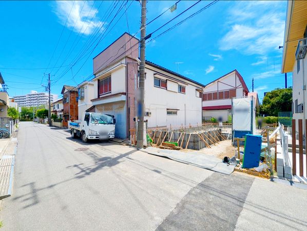 前面道路含む外観