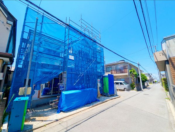 前面道路含む外観