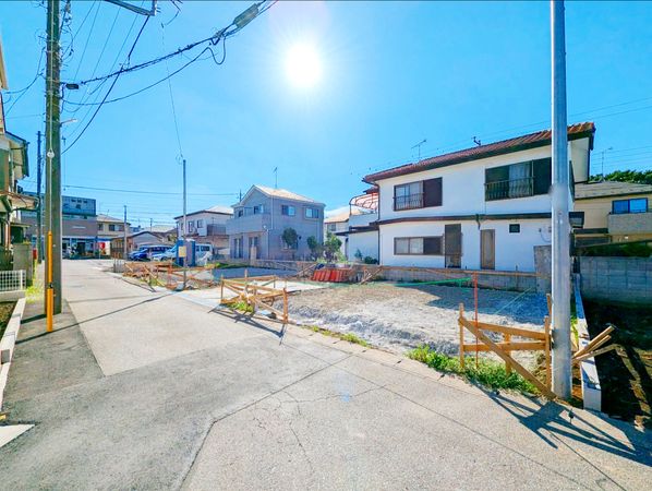 前面道路含む外観