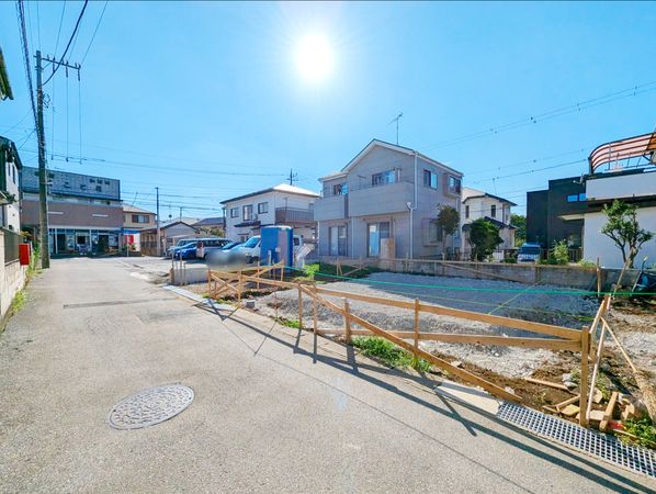 前面道路含む外観