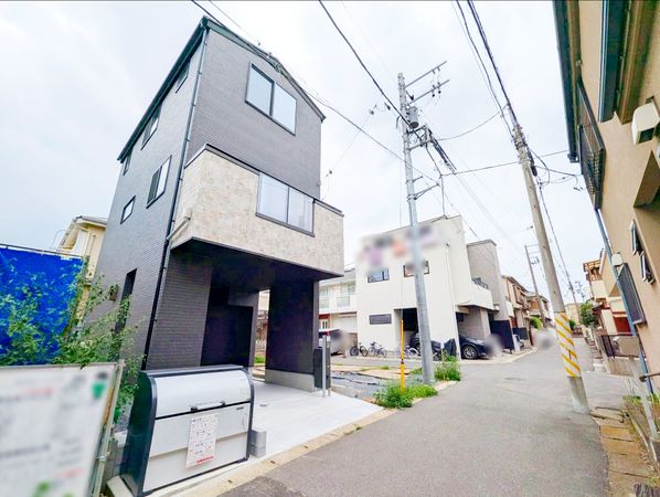 前面道路含む外観