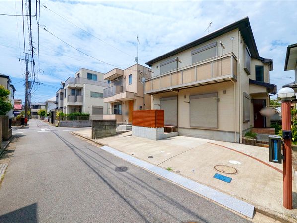 前面道路含む外観