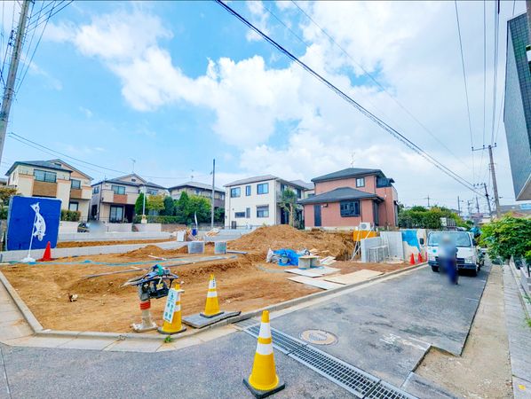 前面道路含む外観