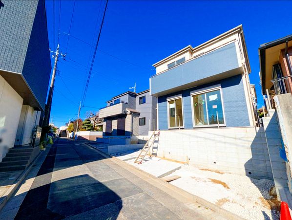 三山3丁目 新築戸建B号棟 前面道路含む外観