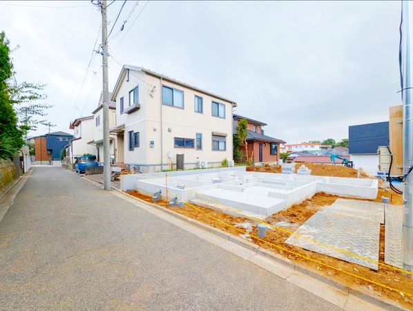 前面道路含む外観